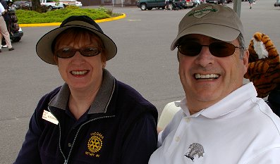 Kathleen and Joe ready to golf.