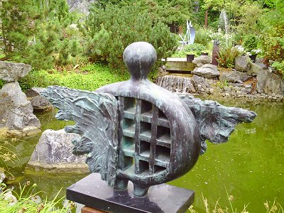 A Joseph Kinnerbrew sculpture in La Conner, Washington - Photo.