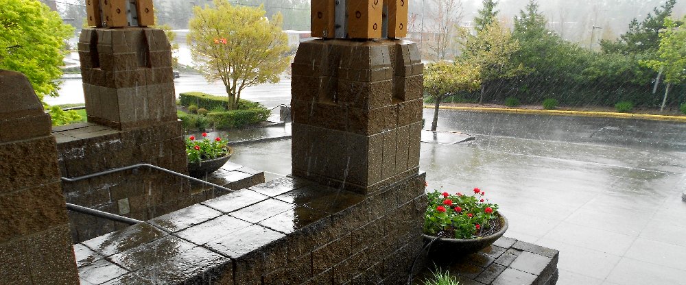 Lynnwood Old Spaghetti Factory in the pouring rain - image.