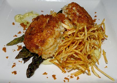 The scallion Dungeness crabcakes were wonderful . . . even better than the shoestring potatoes.