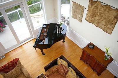 The living room at Paradise-Chateau.