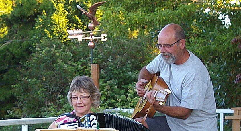 Sue and Randy Lord playing songs from the sixties.