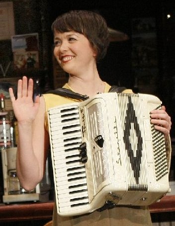 Simone Perrin on accordion.