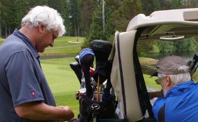 Wanye Knoll and Mike Jones planning their golf strategy.