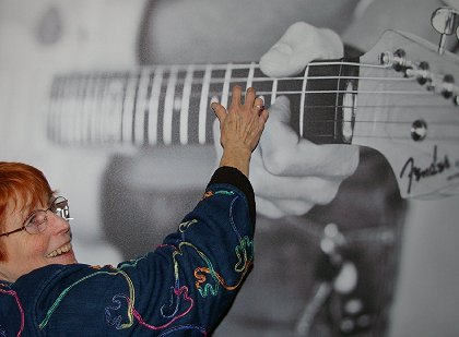 Peggy Doman playing Fender guitar at Dickeys Barbeque Pit in Puyallup, Washington - image.