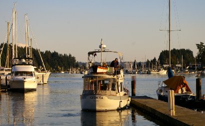 A Tacoma boat docking in Gig Harbor, Washington - image.