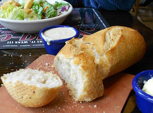 The freshly baked bread at the Lynnwood Old Spaghetti Factory - image.