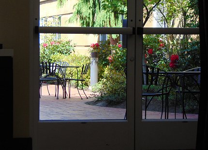 The courtyard at the Hampton Inn & Suites in Lynnwood, Washington - image.