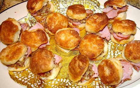 Tasso Ham biscuits with seeded mustard and peach jelly Tacoma - image.