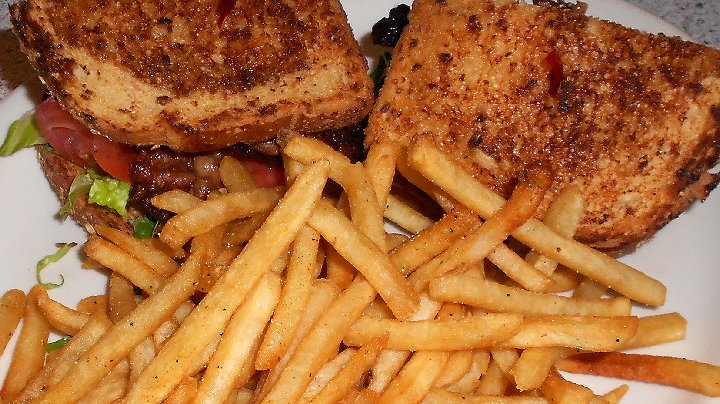 Bacon sandwich and fries at Little Jerry's on 84th and Park in Tacoma - image.